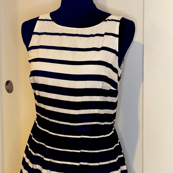 Talbots Dresses & Skirts - Talbots black and white v-back dress sz 4R